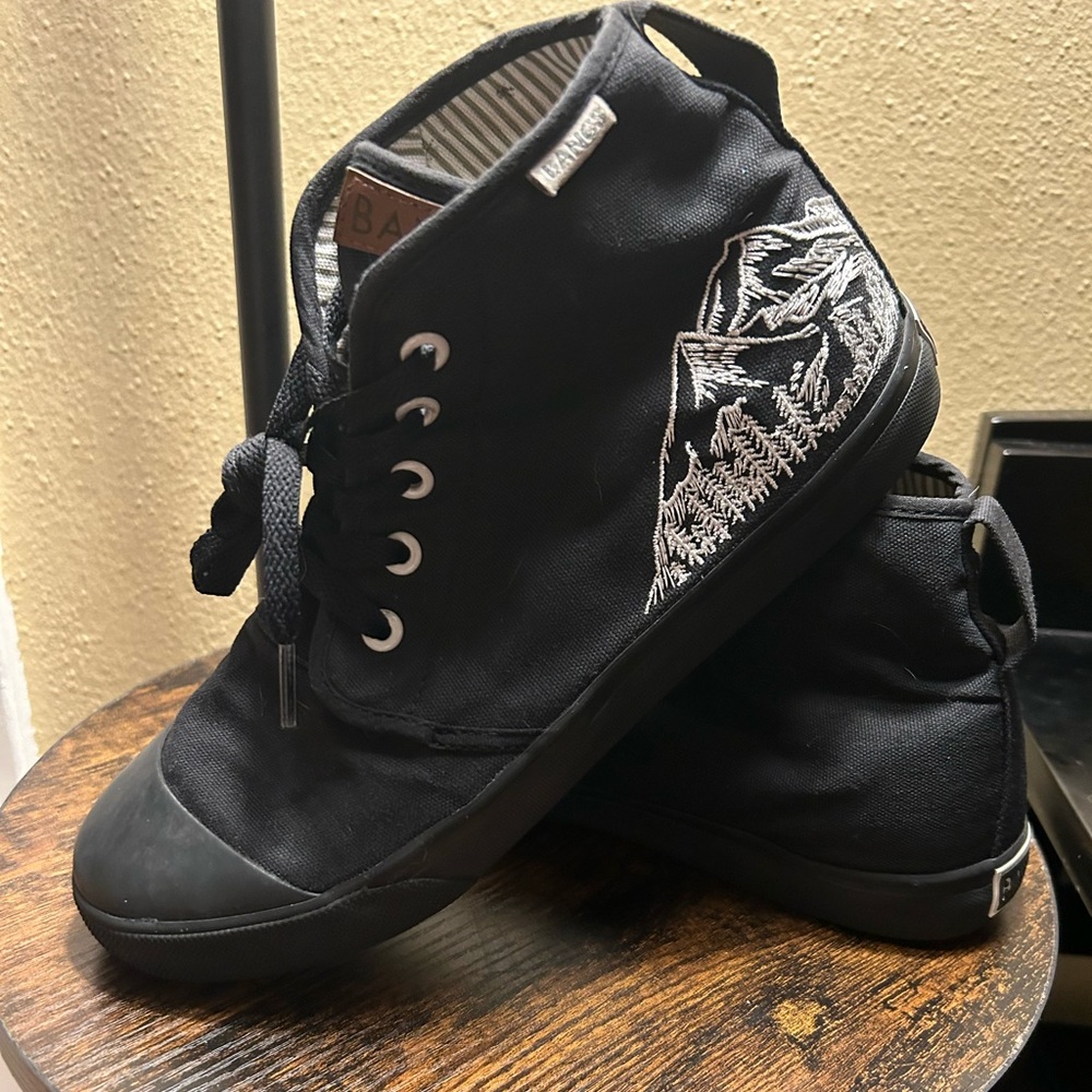 Bangs high top shoes in Onyx with mountain stitching